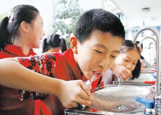 深圳市(shi)安(an)吉爾飲水設(shè)備(bei)有(yǒu)限(xian)公(gōng)司淨水器(qi),我(wo)們更專(zhuan)注直飲水行業